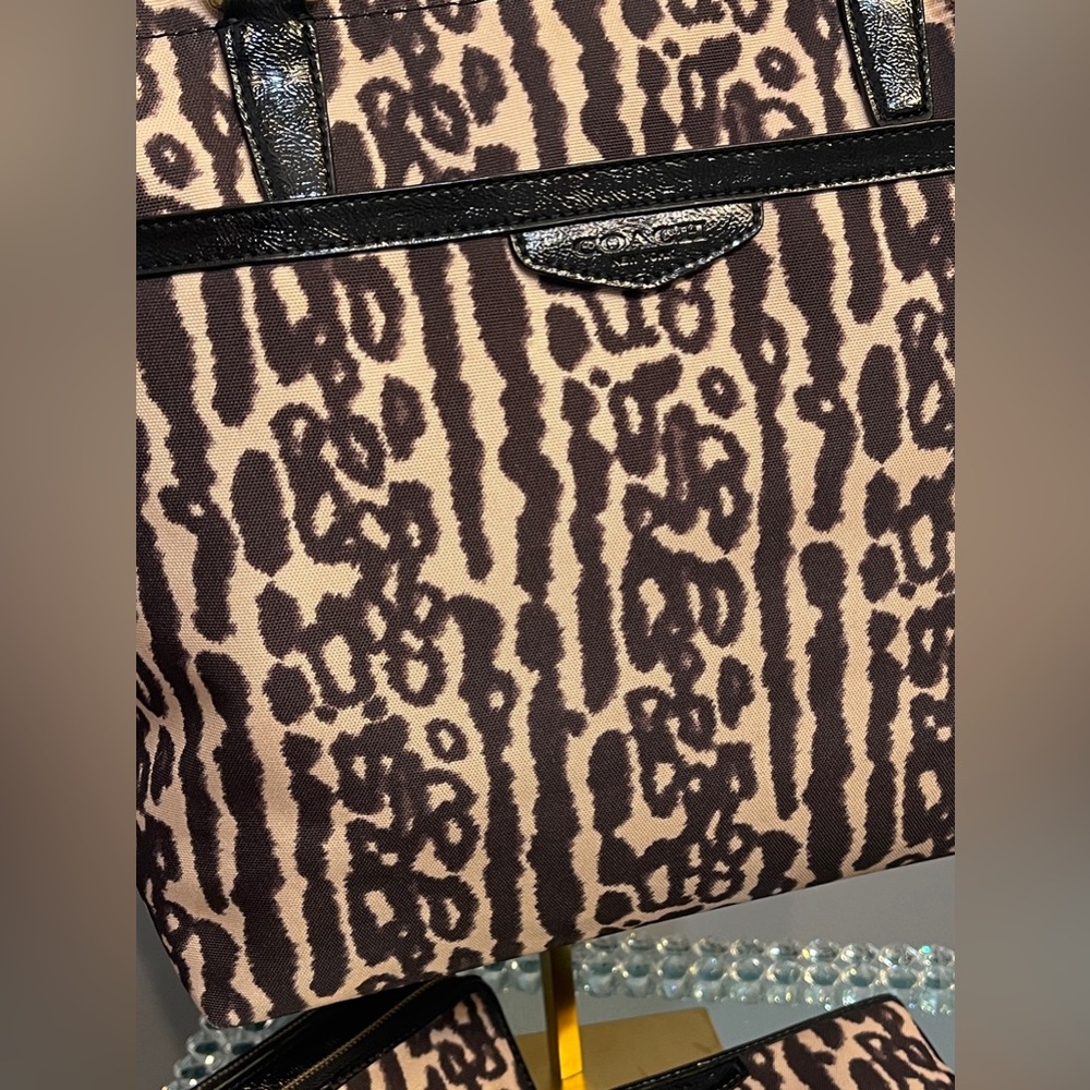 Coach 3 Pc Set EUC Bag, Wristlet &Wallet Patent Leather Trim&Canvas AnimalPrint - Picture 6 of 16